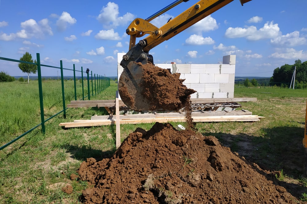 Excavator unloading fill dirt